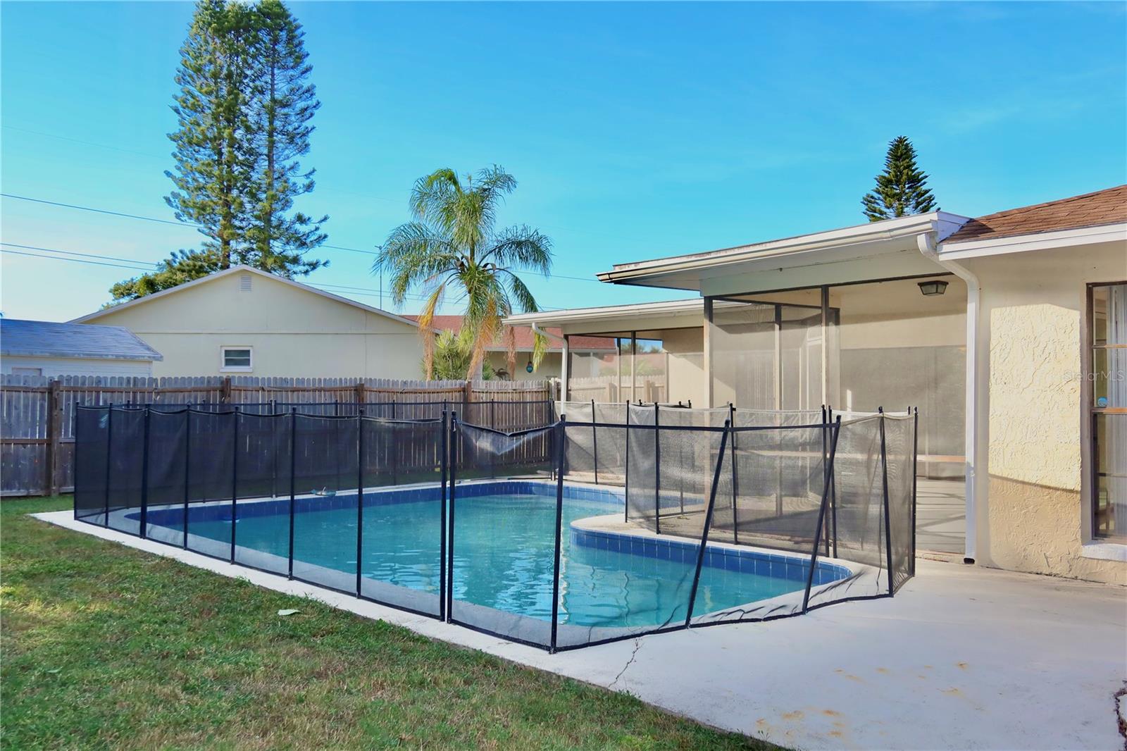 ALOHA GARDENS - Residential