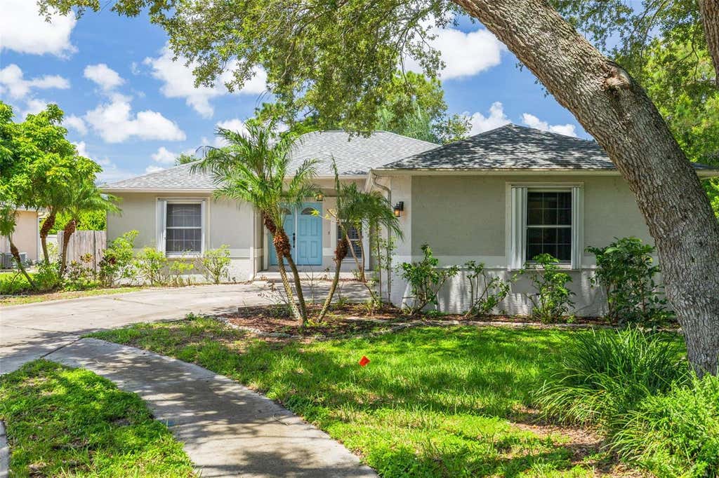 Photo of 2102 Bradford Street, Clearwater, FL 33760 (MLS # TB8538213)