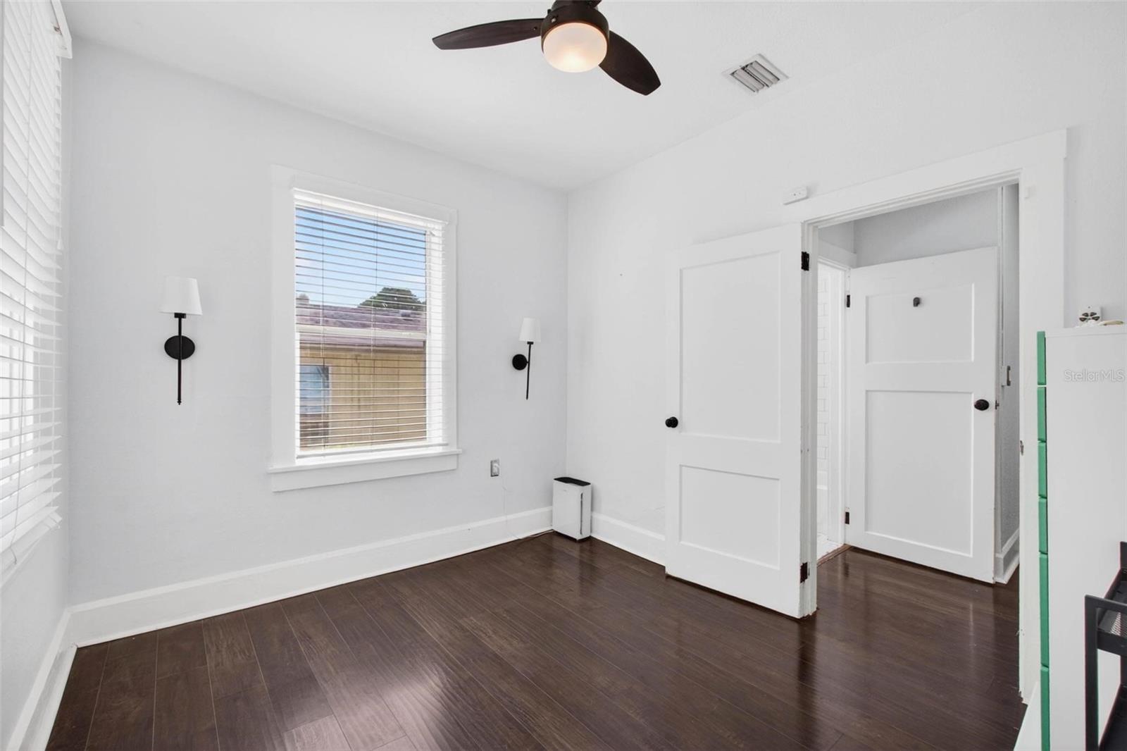 SOUTH SHADOW LAWN - Residential