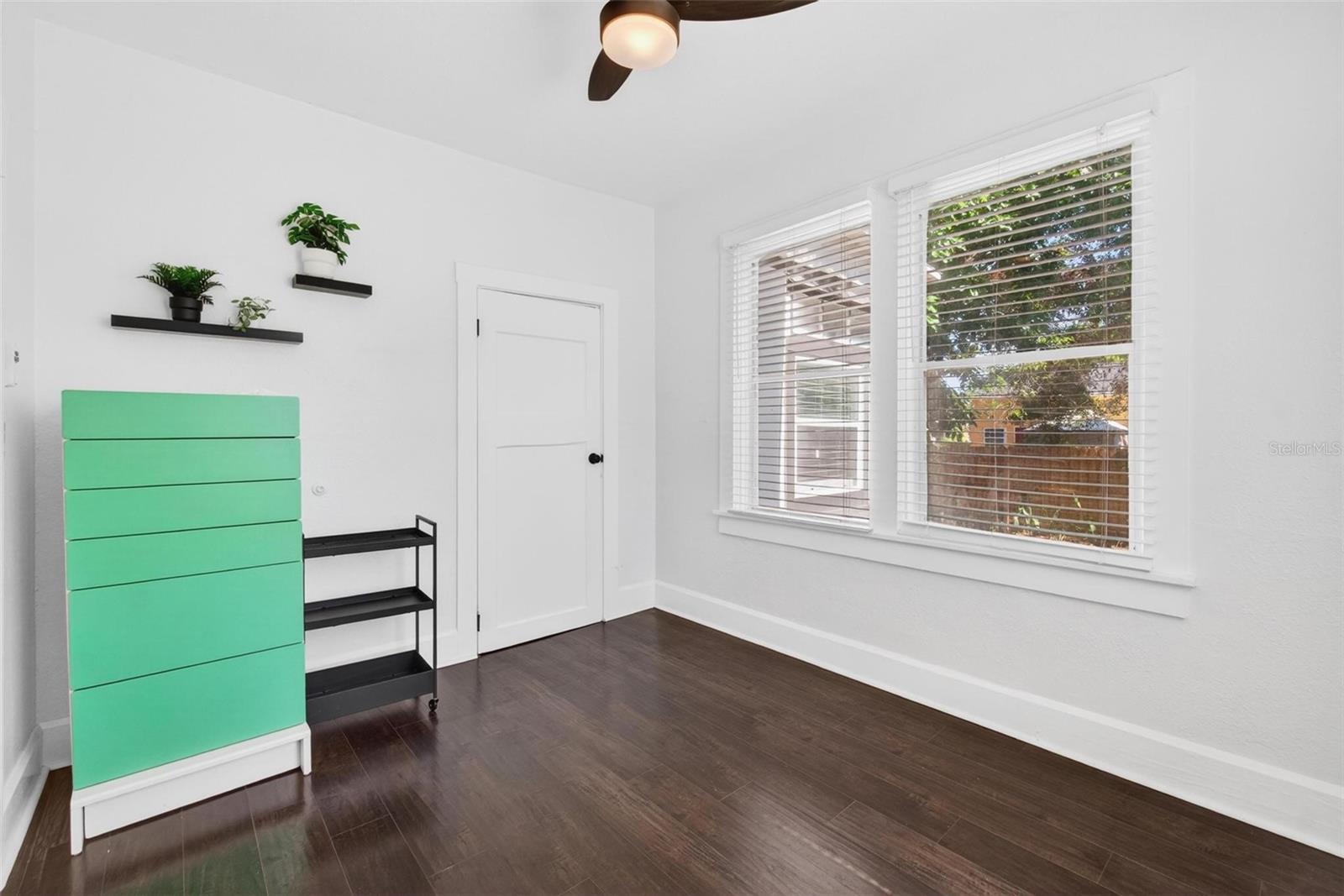 SOUTH SHADOW LAWN - Residential
