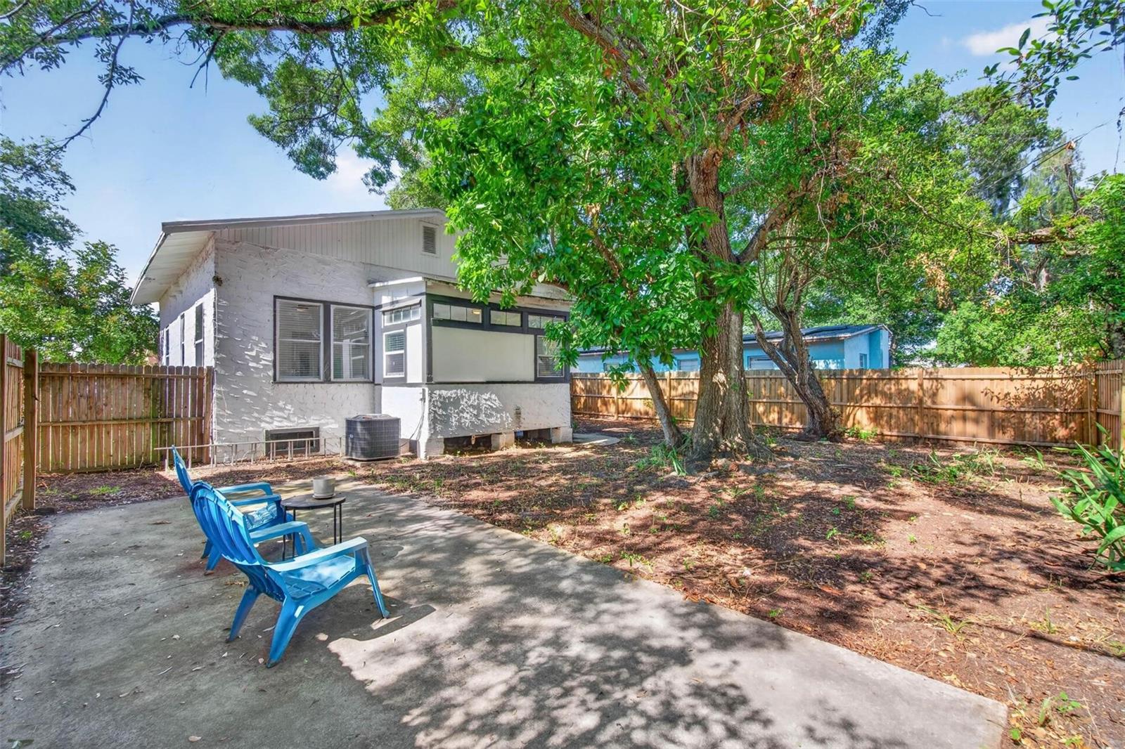 SOUTH SHADOW LAWN - Residential