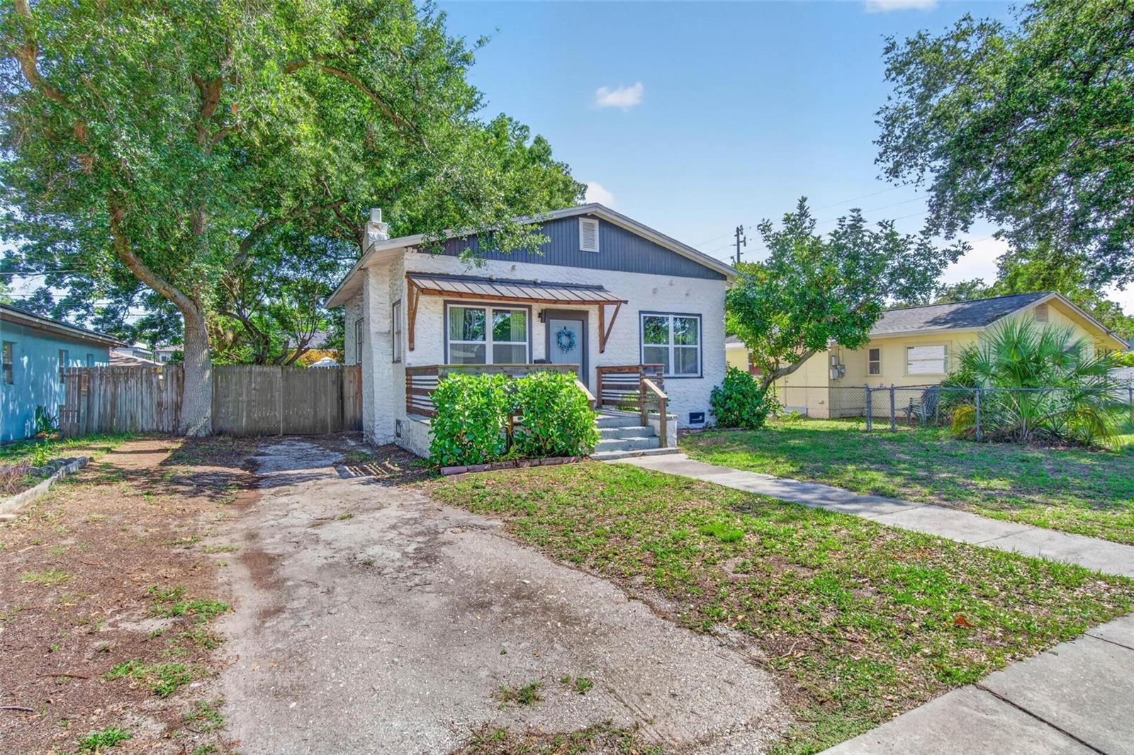 SOUTH SHADOW LAWN - Residential