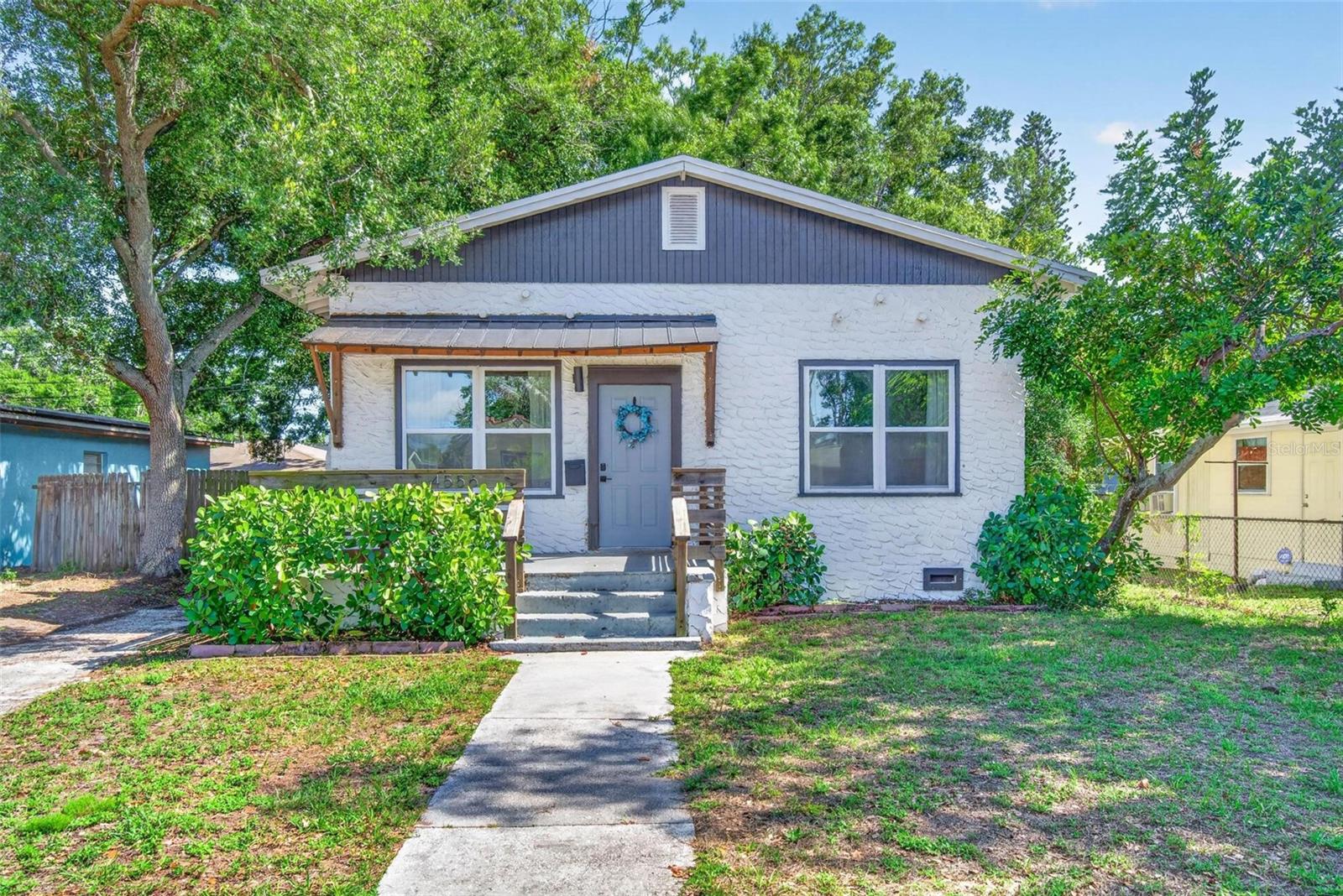 SOUTH SHADOW LAWN - Residential