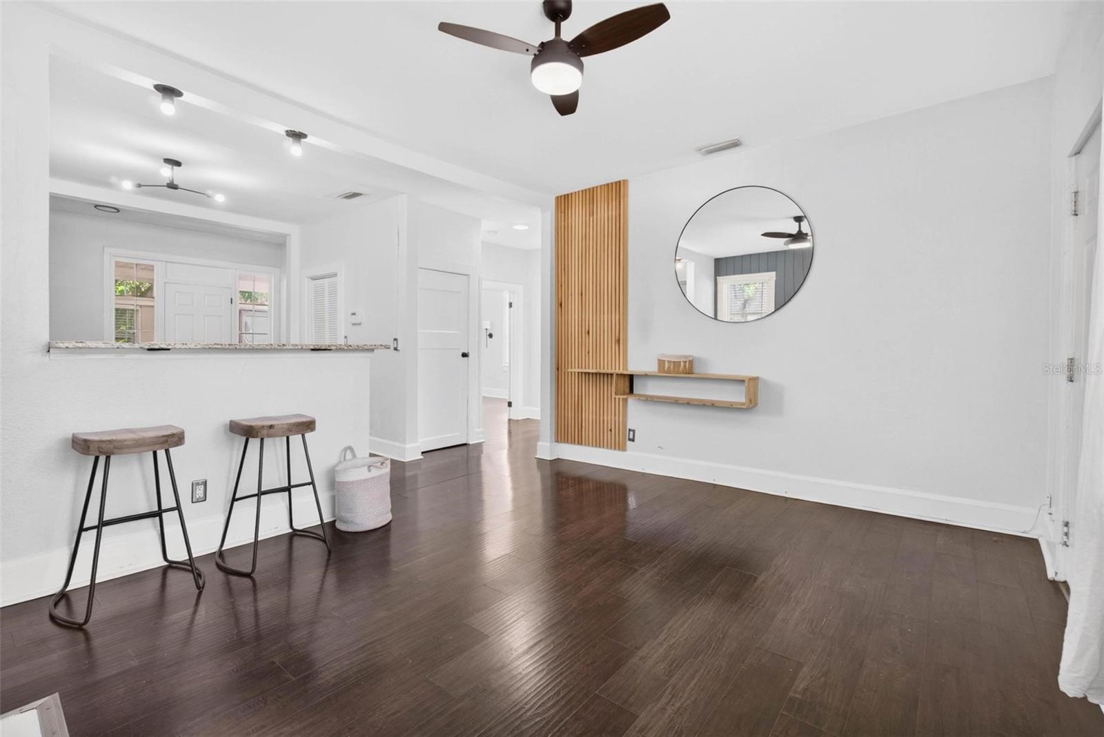 SOUTH SHADOW LAWN - Residential