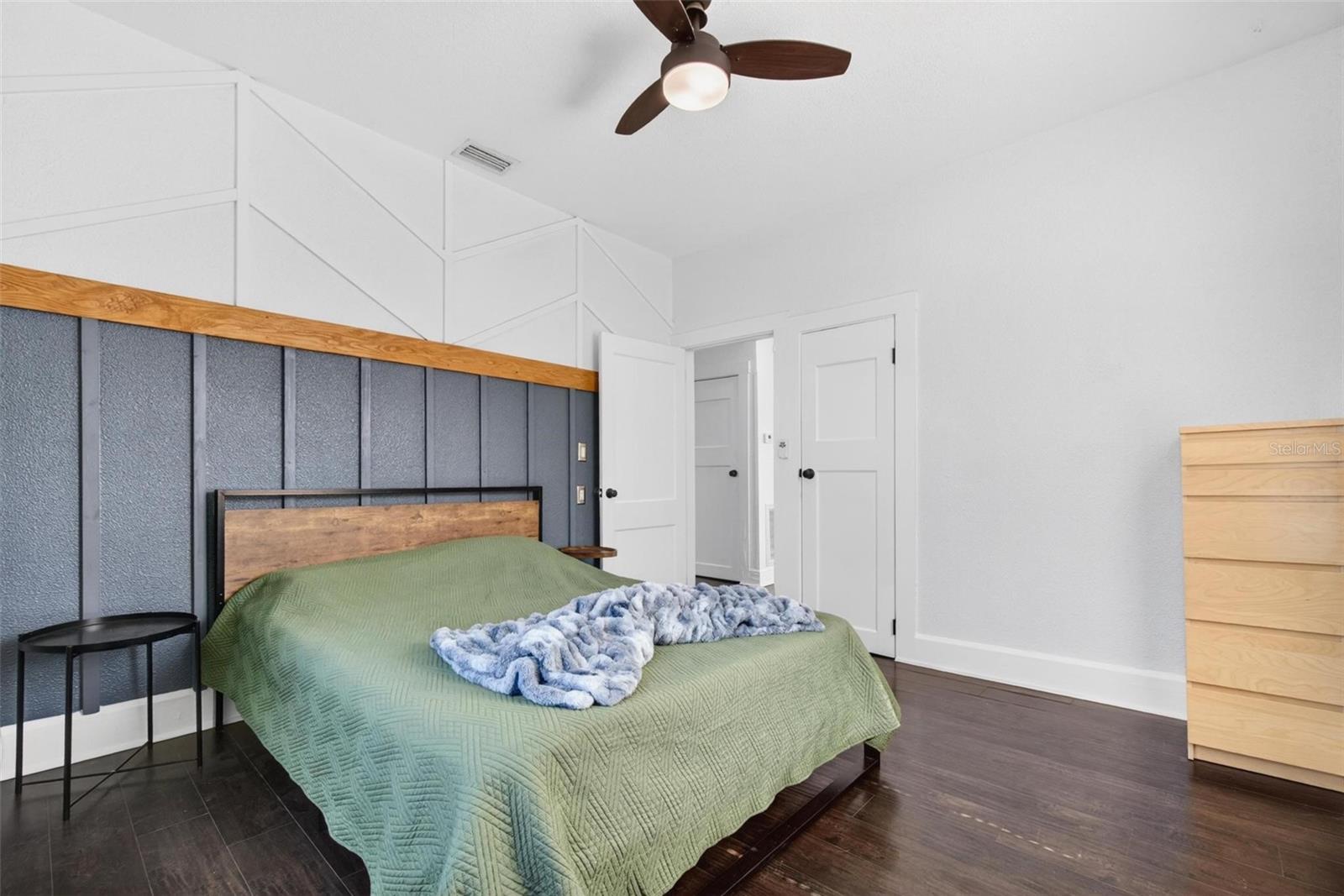 SOUTH SHADOW LAWN - Residential