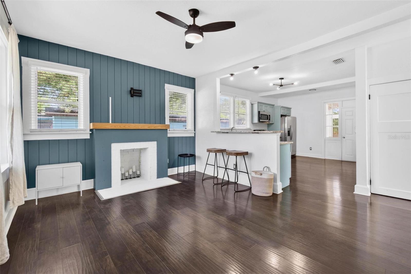 SOUTH SHADOW LAWN - Residential