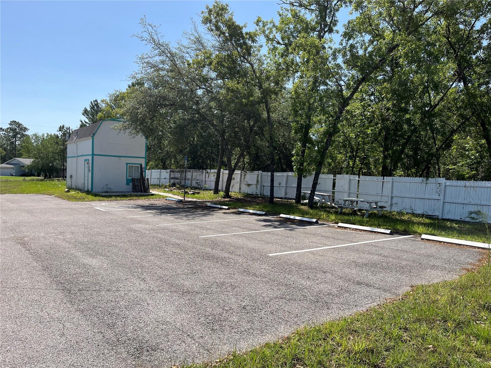 GREAT US HWY 19 LOCATION!!! CORNER LOT / HIGH AND DRY / US HWY 19 CROSS OVER FOR NORTH AND SOUTH TRAFFIC/ GREAT FOR BANK / OFFICE / CONVENIENCE STORE / GAS STATION / ICE CREAM SHOP / HOT DOG/SANDWICH SHOP / FAST FOOD RESTAURANT AND SO MUCHMORE!!! / NEWLY PAVED ENTRANCE WAY / C-3 ZONING / 1/2 ACRE MOL CORNER LOT. Lot dem. 75 X 284. MAKE OFFER!!! SELLER FINANCING AVAILABLE TO A QUALIFIED BUYER!