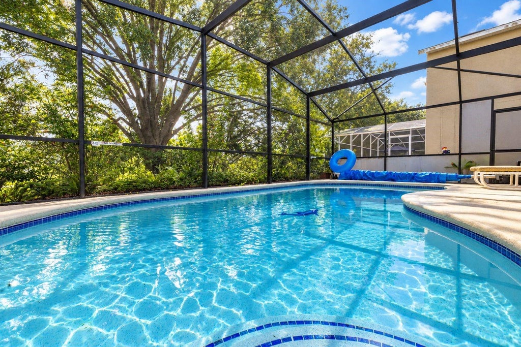Photo of 425 Castlemain Circle, Davenport, FL 33897 (MLS # S5157594)