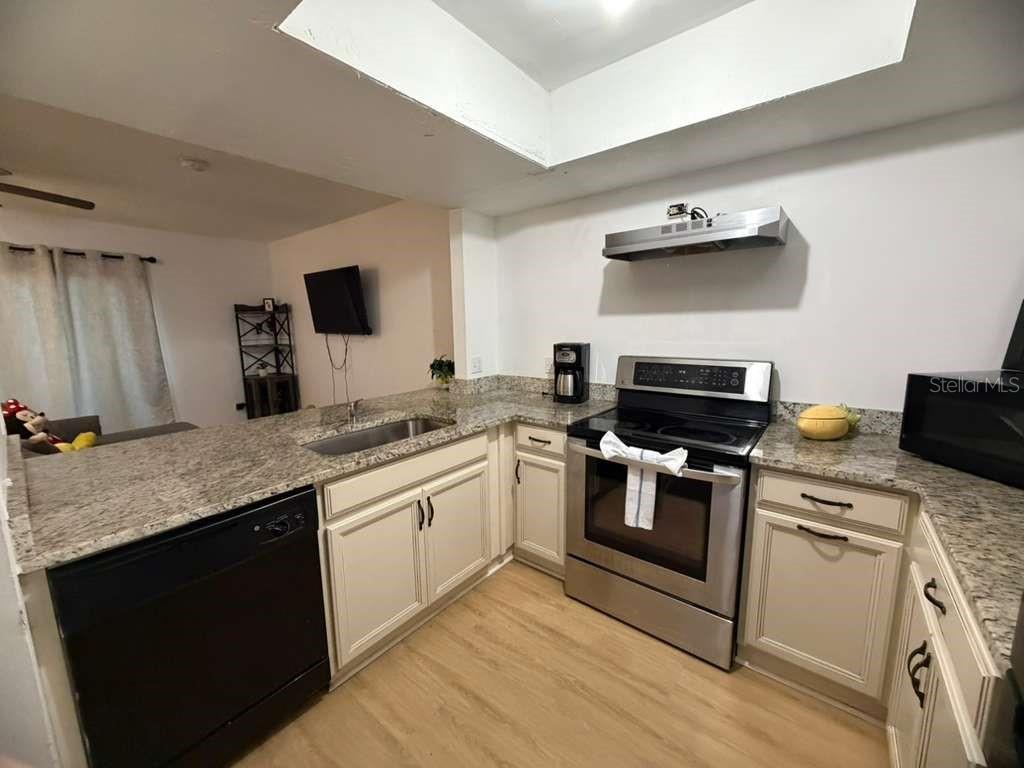 SUMMERFIELD TWNHMS - Residential