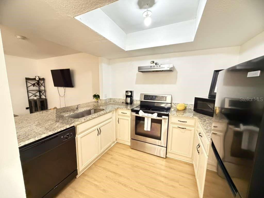 SUMMERFIELD TWNHMS - Residential