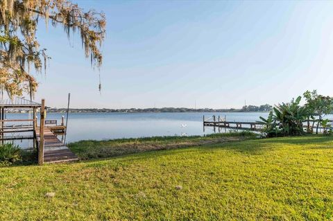 A home in WINTER HAVEN