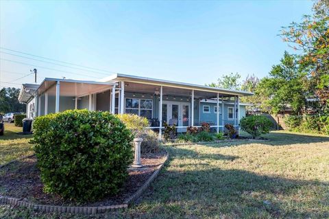 A home in WINTER HAVEN