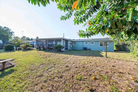 A home in WINTER HAVEN