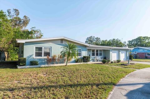 A home in WINTER HAVEN