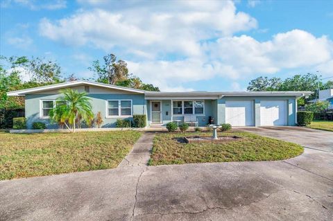 A home in WINTER HAVEN