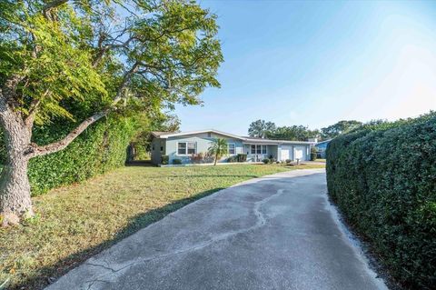 A home in WINTER HAVEN