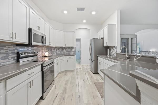 KINGSLAND COUNTRY ESTATES WHISPERING PINES - Residential