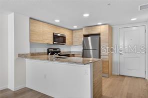 SANDLAKE STATION BLDG 3 - Residential Lease