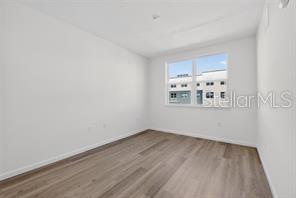 SANDLAKE STATION BLDG 3 - Residential Lease