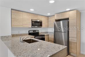 SANDLAKE STATION BLDG 3 - Residential Lease