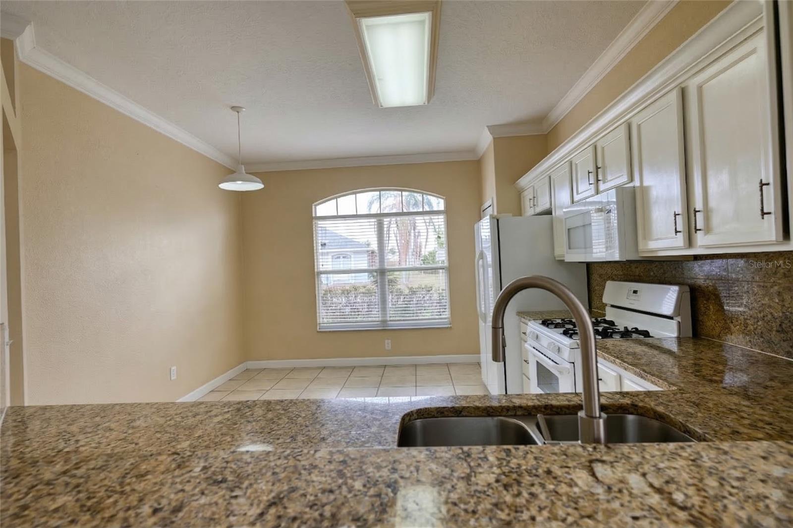 FAIRWAYS LAKE ESTS PH 1 - Residential