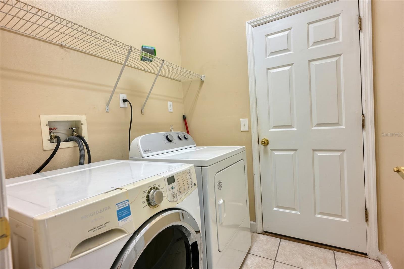 FAIRWAYS LAKE ESTS PH 1 - Residential