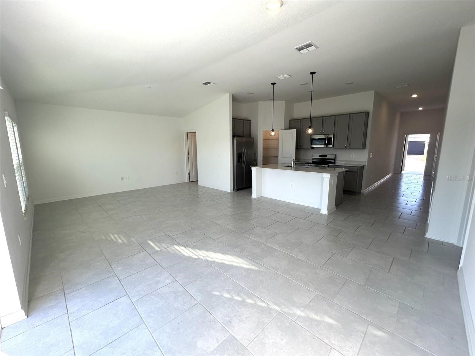 KNIGHTSBRIDGE PH 1 - Residential Lease