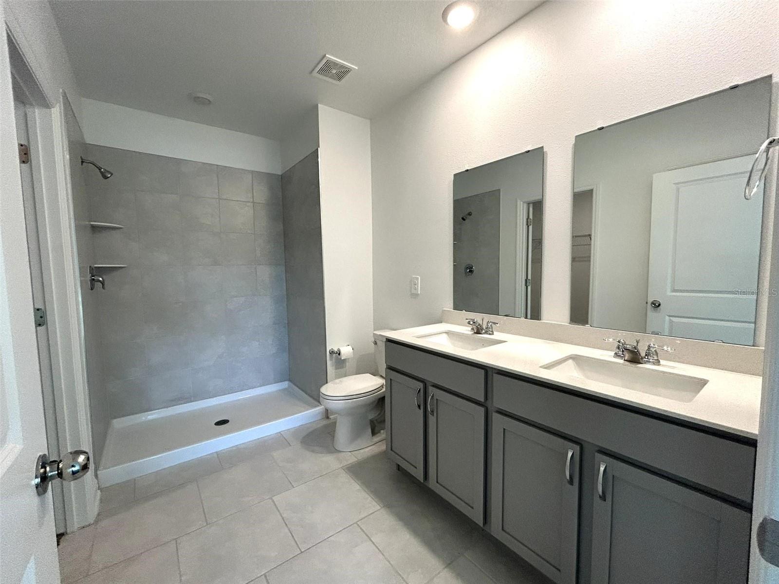 KNIGHTSBRIDGE PH 1 - Residential Lease