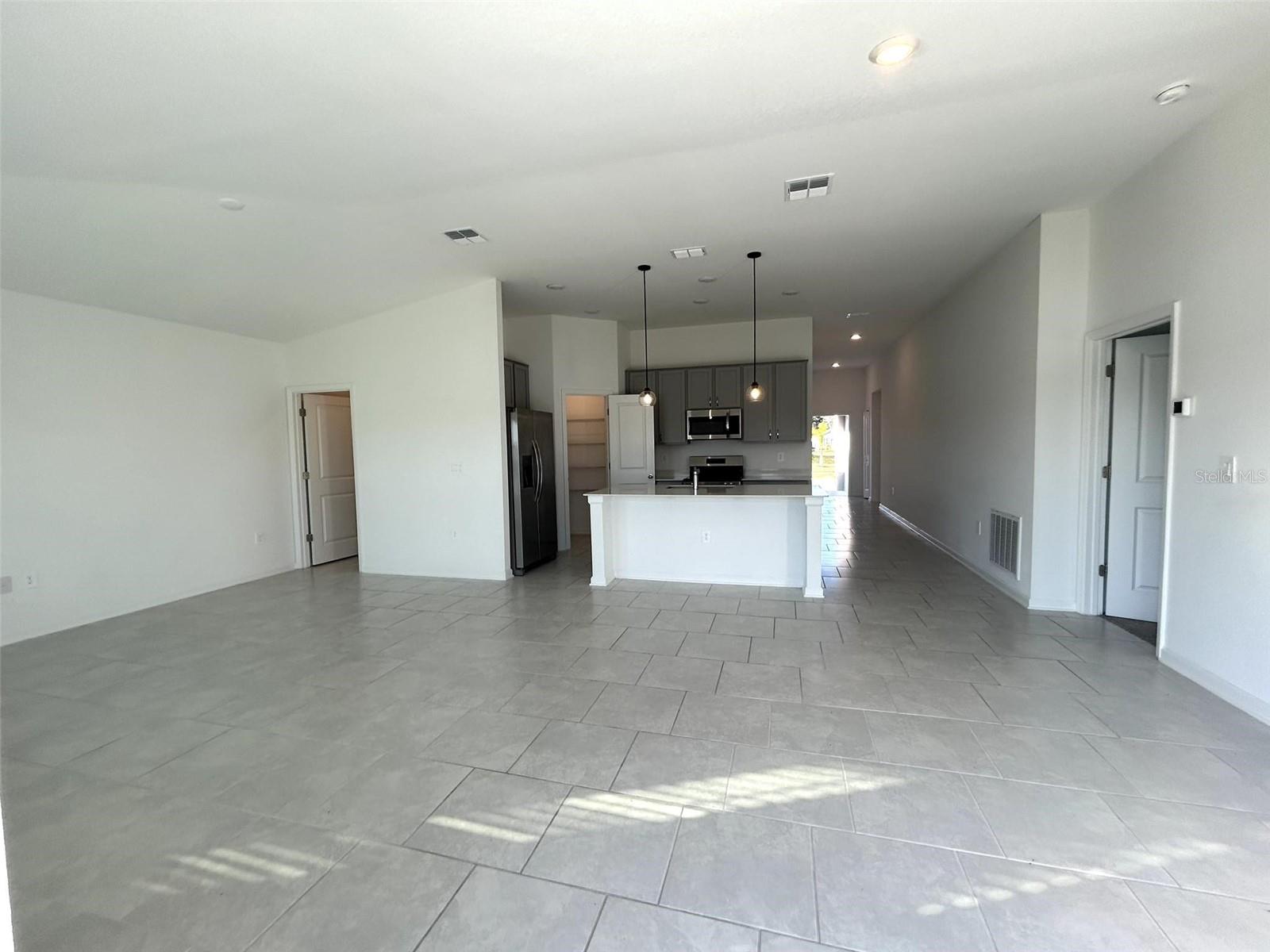 KNIGHTSBRIDGE PH 1 - Residential Lease