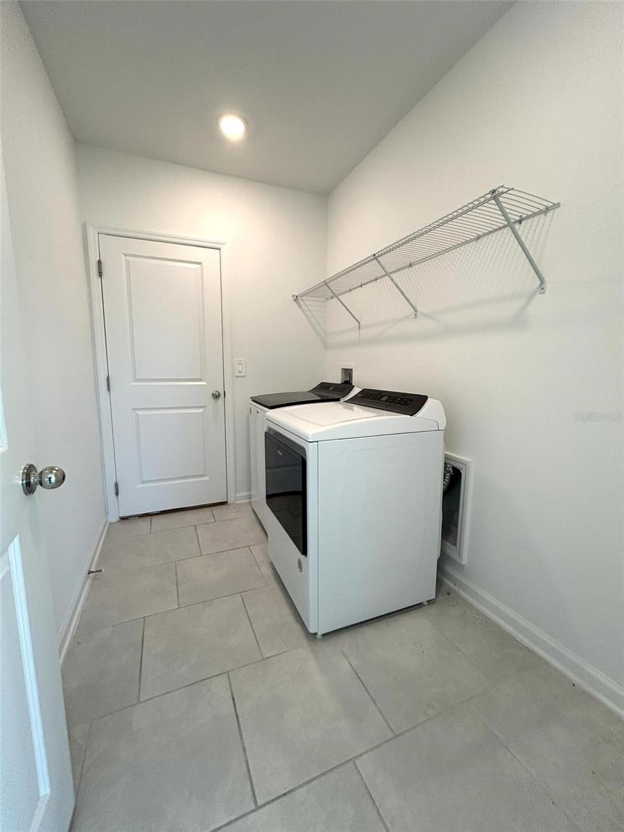 KNIGHTSBRIDGE PH 1 - Residential Lease