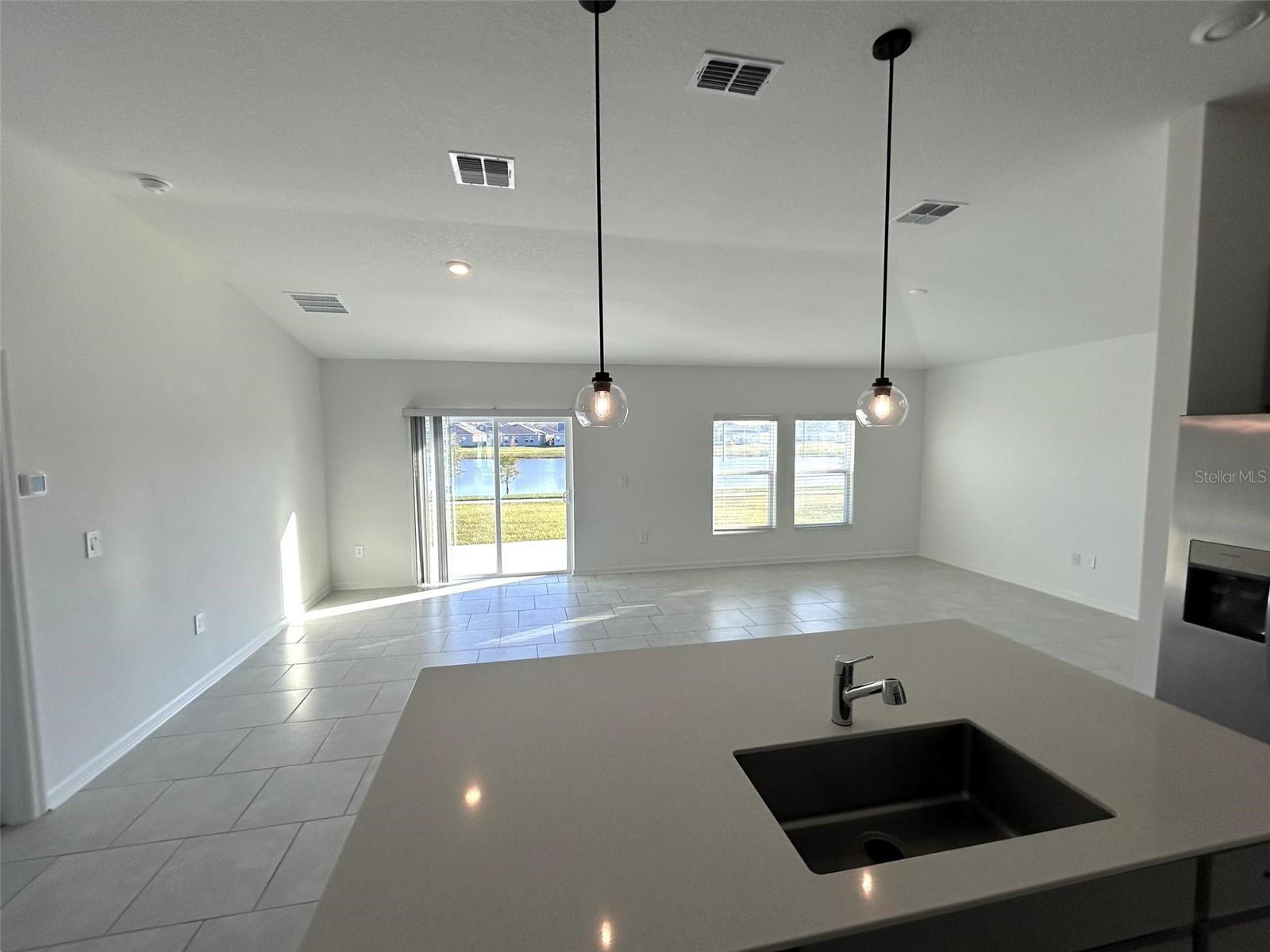 KNIGHTSBRIDGE PH 1 - Residential Lease