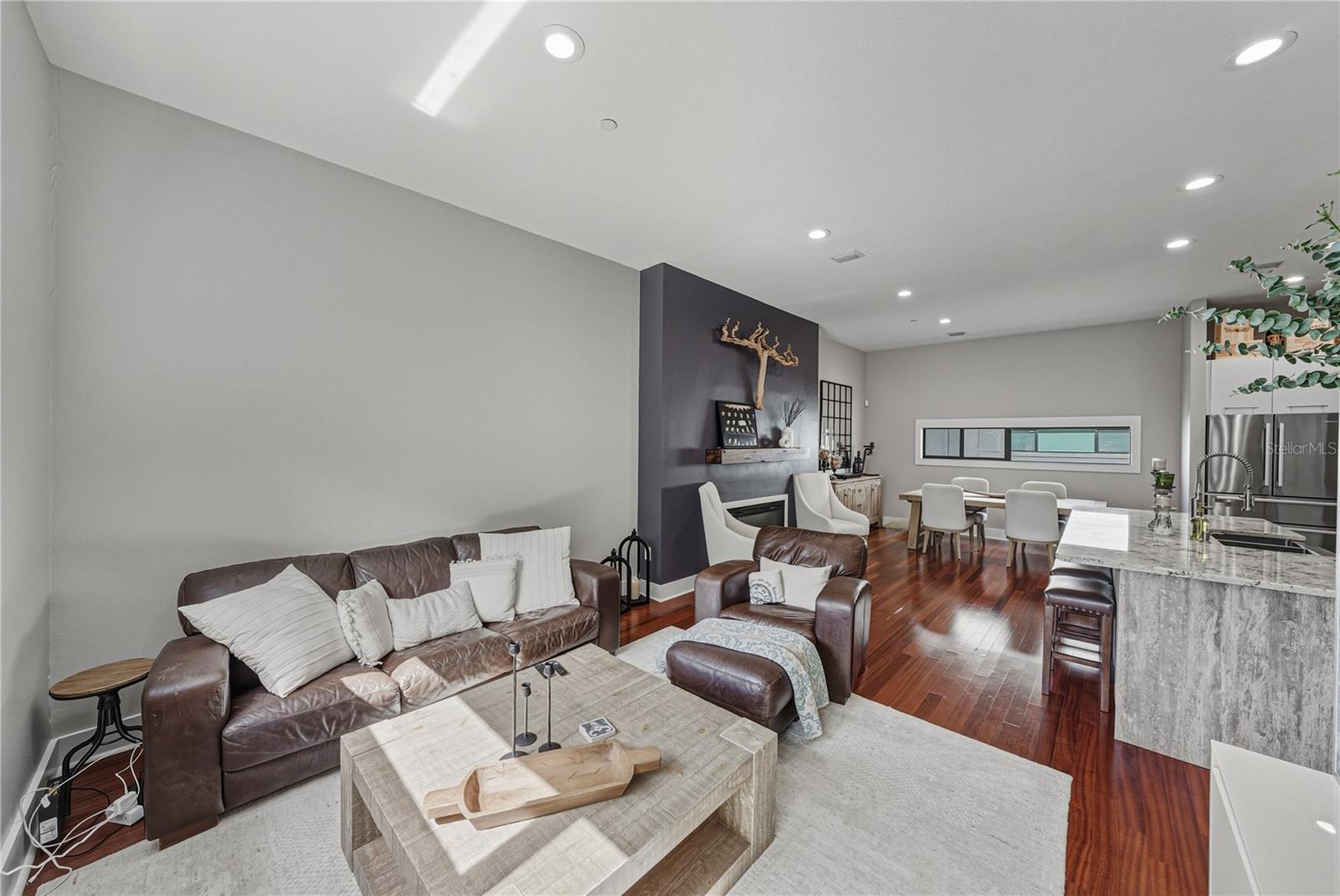 3012 W BARCELONA STREET 2