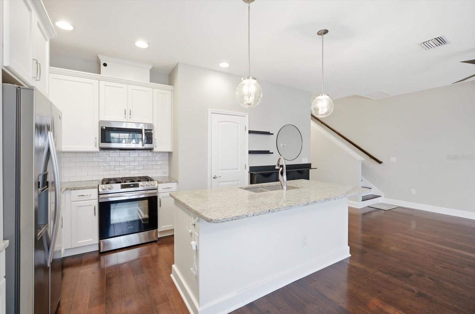 115 N ARRAWANA AVENUE 8