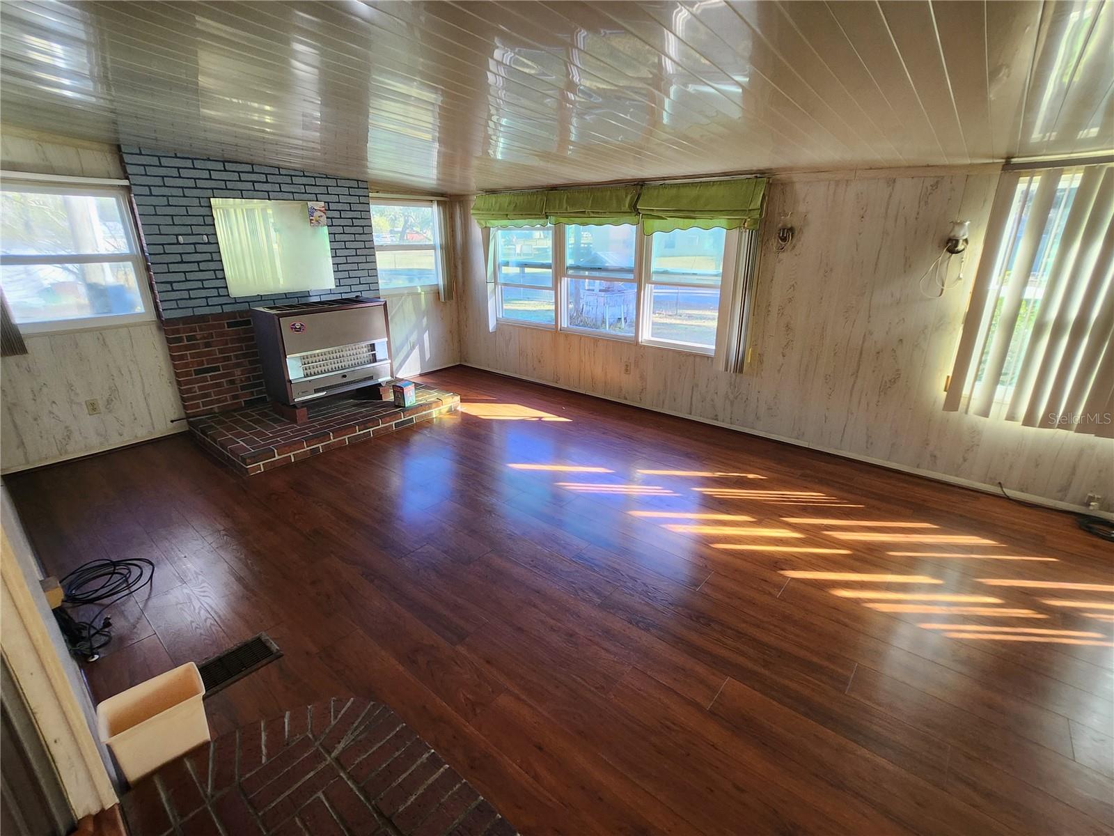 MEADOWS UN 04 - Residential