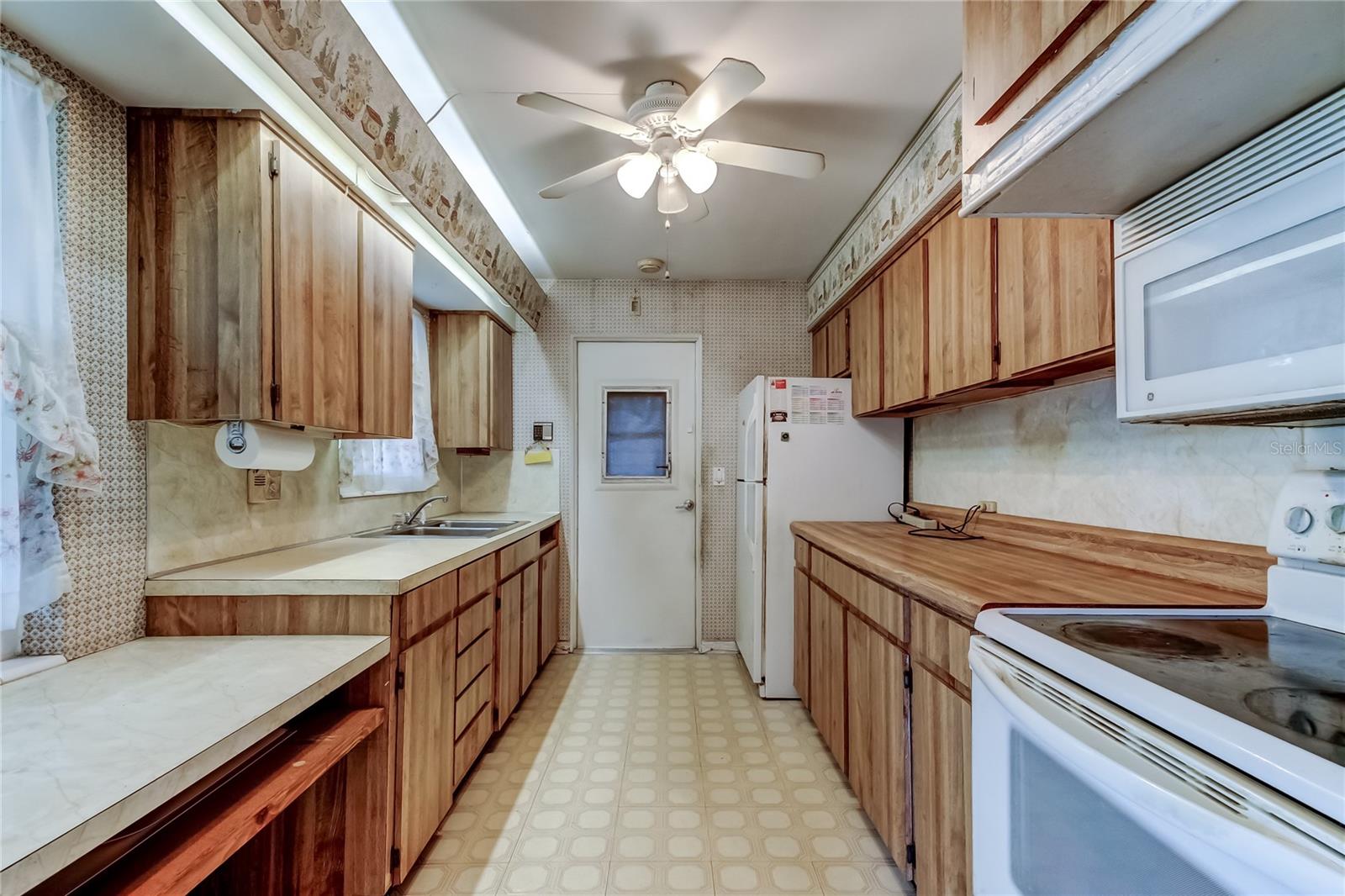 RIDGEWOOD GROVES - Residential