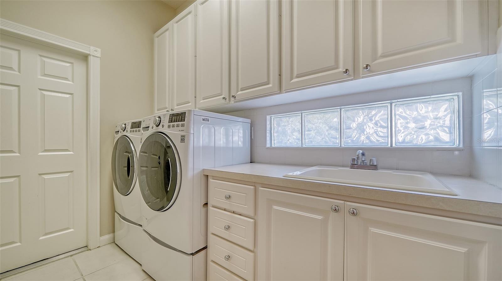 VILLAGEWALK - Residential