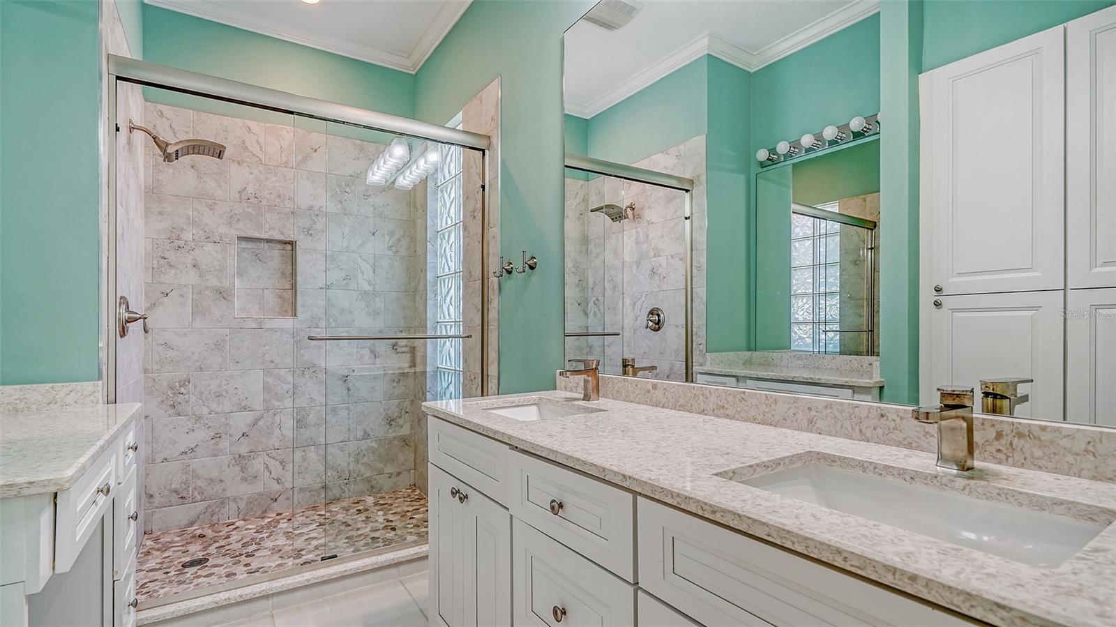 VILLAGEWALK - Residential