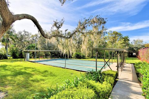 A home in LAKE WALES