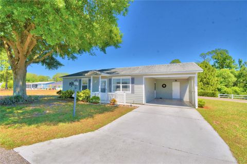 A home in LAKE WALES