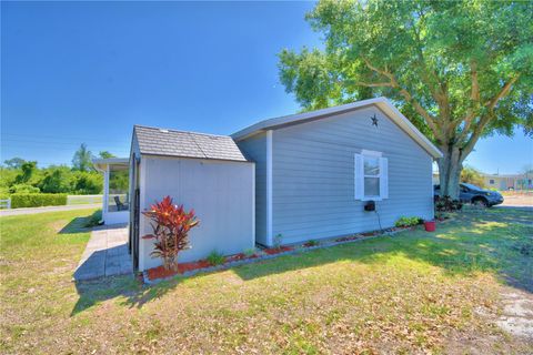 A home in LAKE WALES