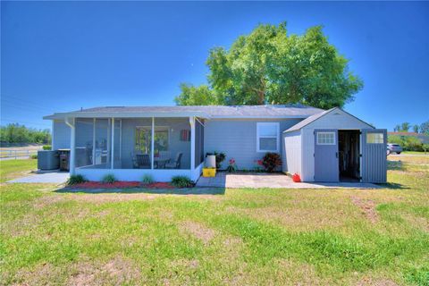 A home in LAKE WALES