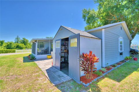 A home in LAKE WALES