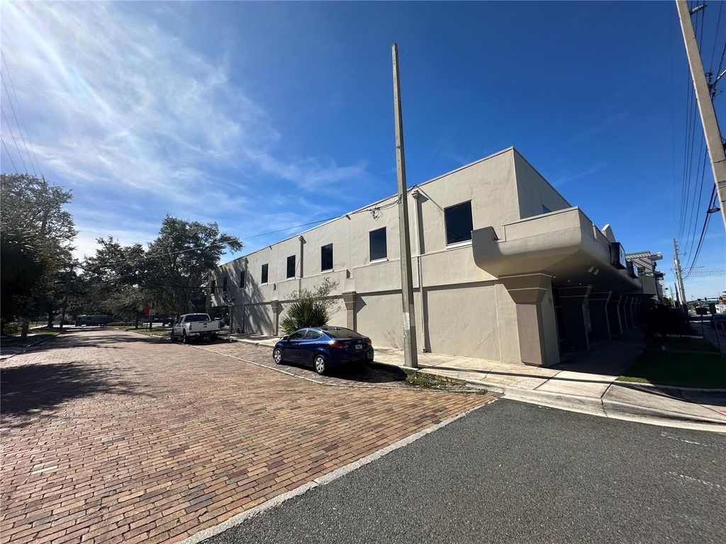 Photo of 126 E Colonial Drive, Orlando, FL 32801 (MLS # O6362398)