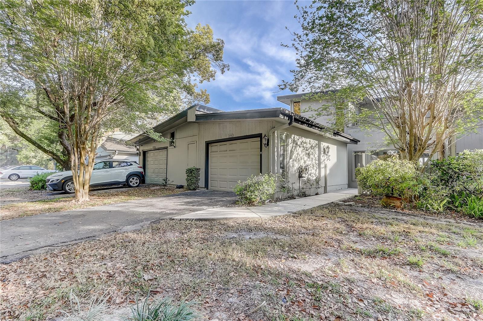 1318 CHEBON COURT Unit E-f