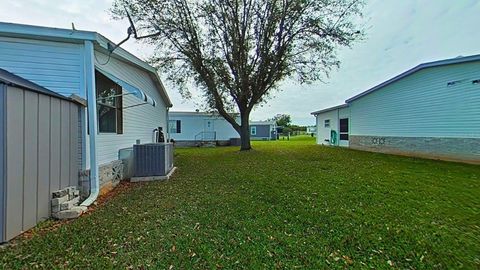 A home in LAKE WALES