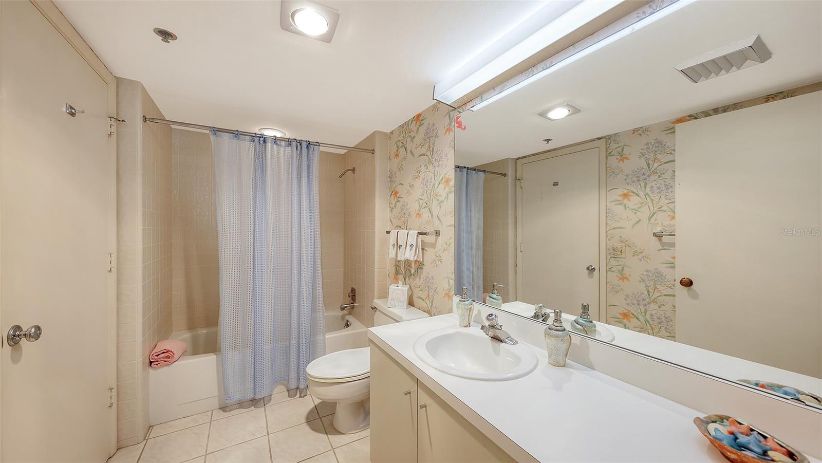 BEACHPLACE III - Residential