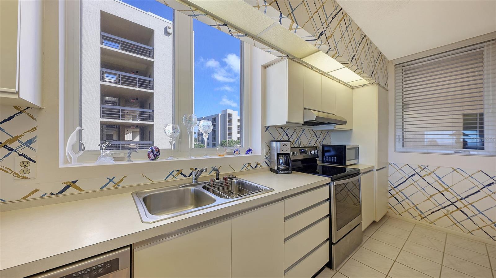 BEACHPLACE III - Residential