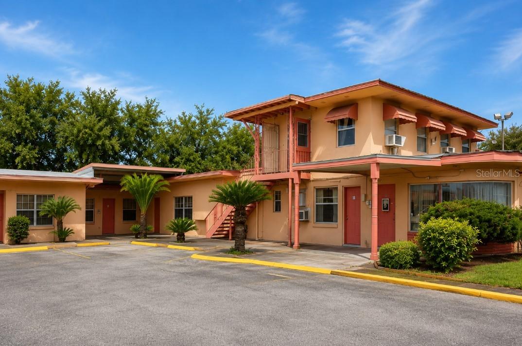 LEESBURG FLORADEL - Commercial Sale