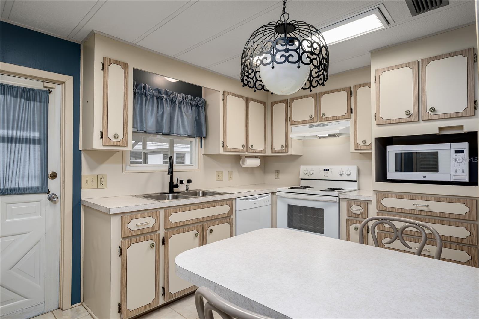 SHADOW BROOK MOBILE HOME - Residential