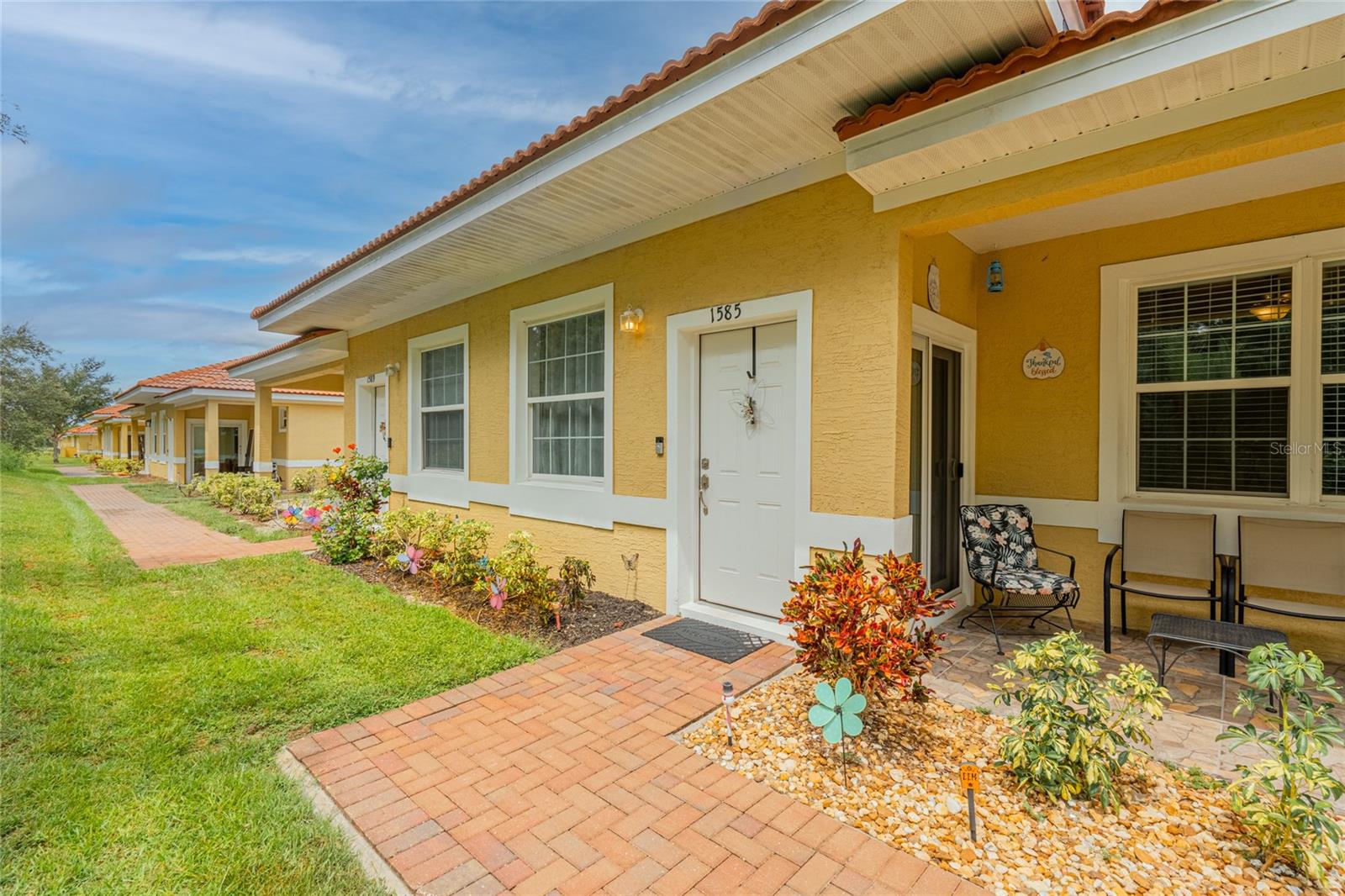 First-time homebuyers, second home seekers, and investors… this is the one! Short-term rentals are allowed, making it an excellent opportunity for income-producing potential. Plus, the seller is motivated, so don’t miss out!
This 2-bedroom, 2-bathroom home is located in a gated community with resort-style amenities, including a large clubhouse, community pool, tennis courts, and fitness center. The home features stainless steel appliances, washer & dryer included, and stylish countertops in both kitchen and bathrooms.
Whether you’re downsizing, investing, or buying your first home, this property checks all the boxes.
Schedule your showing today and take advantage of this motivated seller’s opportunity!